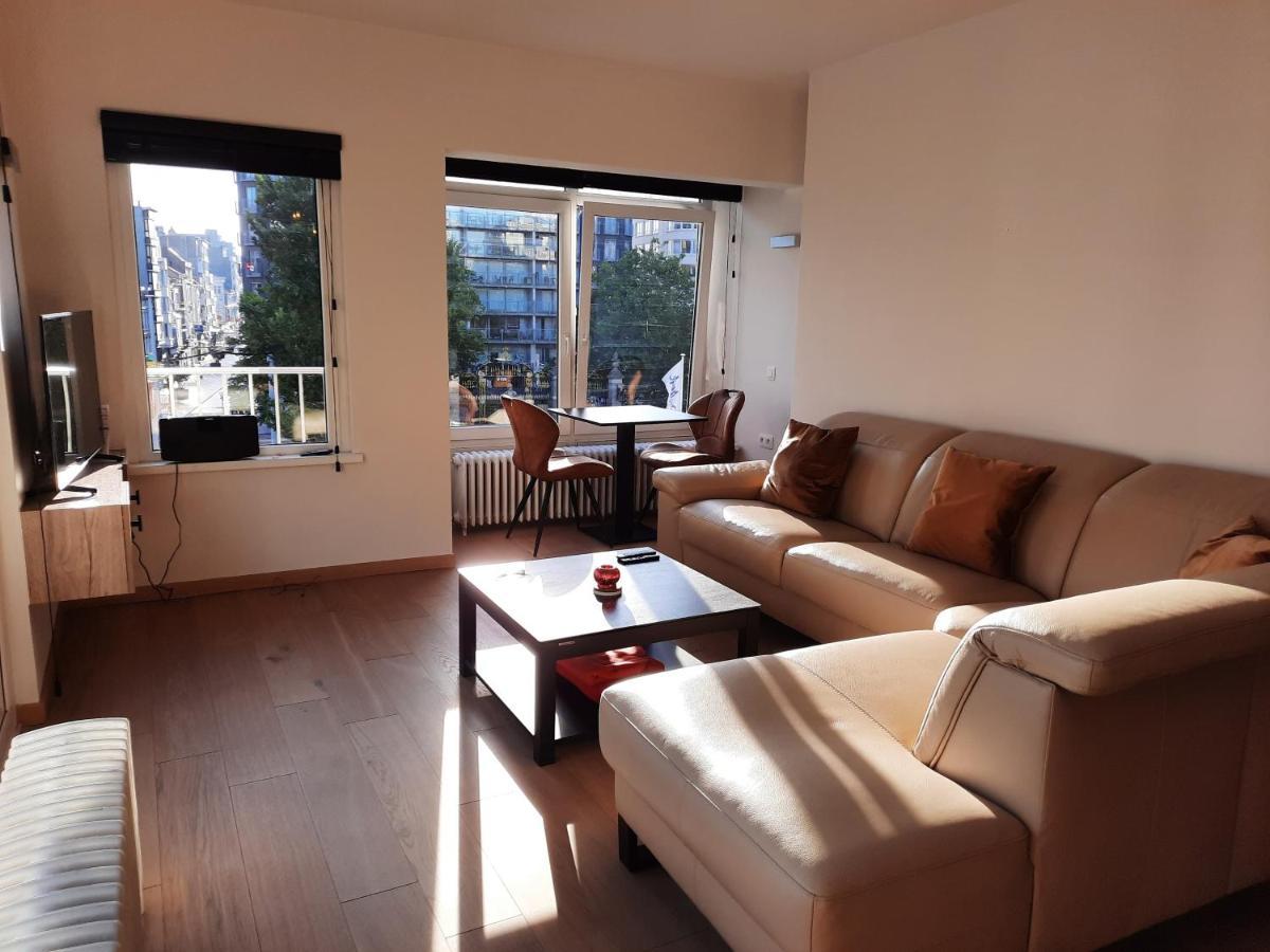 Lichtrijk En Comfortabel Hoekappartement Met Gratis Parking En Zeer Centraal Gelegen - Comme Chez Soi Oostende Exterior foto