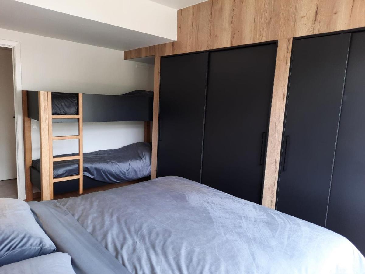 Lichtrijk En Comfortabel Hoekappartement Met Gratis Parking En Zeer Centraal Gelegen - Comme Chez Soi Oostende Exterior foto