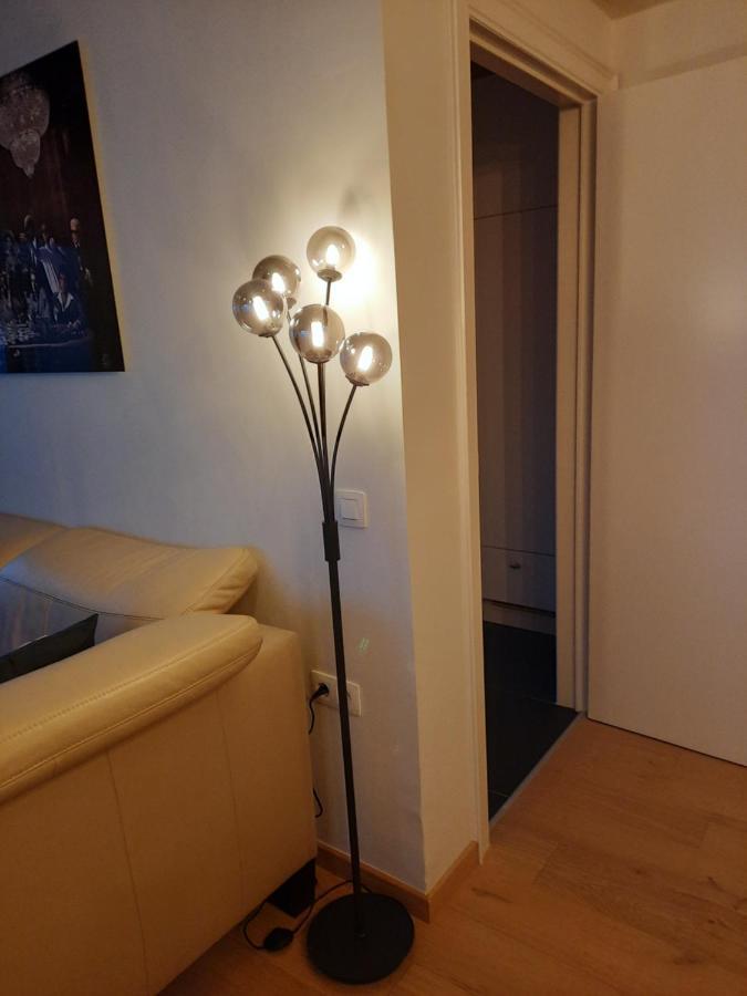 Lichtrijk En Comfortabel Hoekappartement Met Gratis Parking En Zeer Centraal Gelegen - Comme Chez Soi Oostende Exterior foto