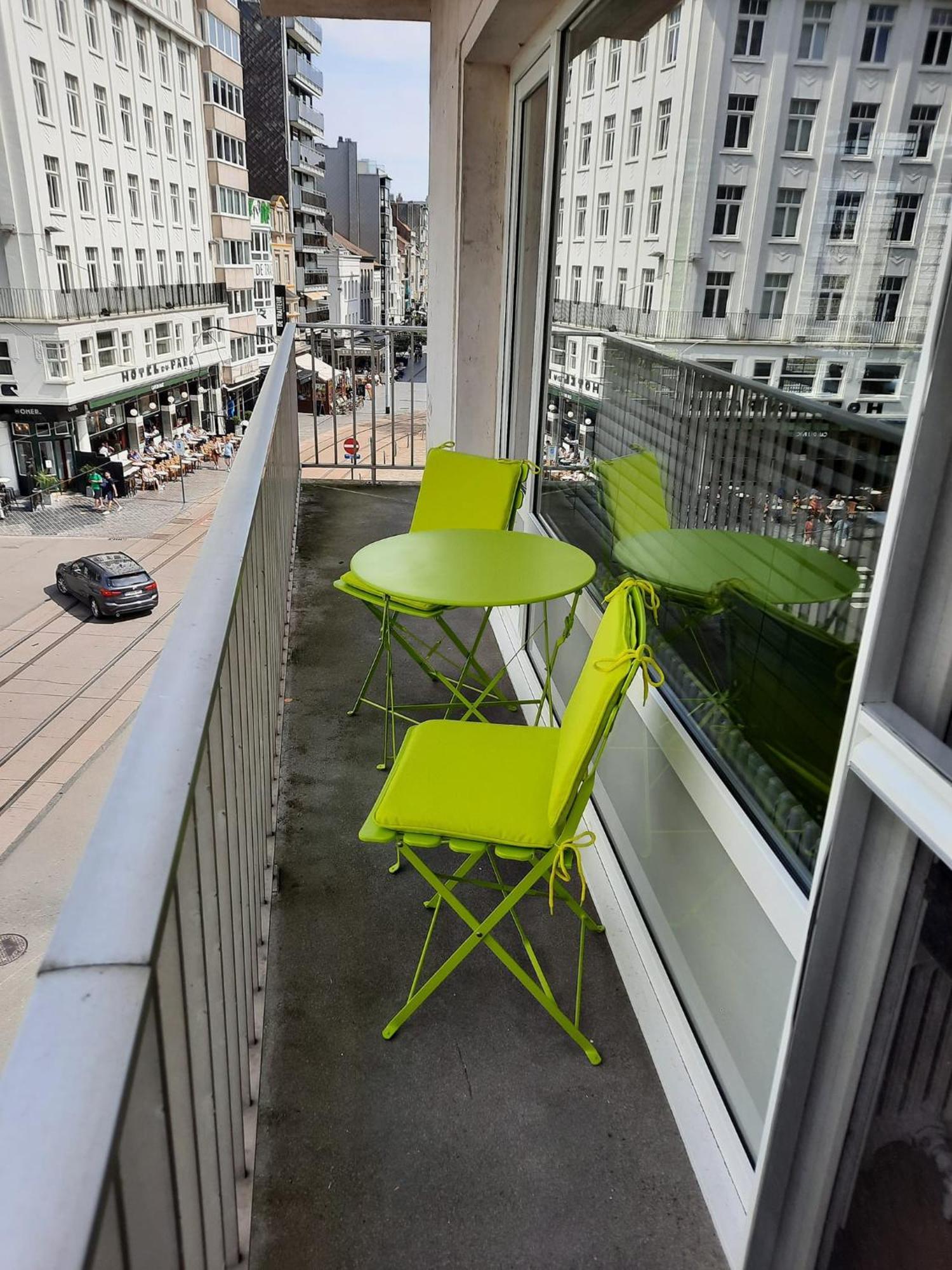 Lichtrijk En Comfortabel Hoekappartement Met Gratis Parking En Zeer Centraal Gelegen - Comme Chez Soi Oostende Exterior foto