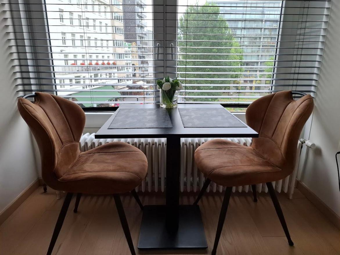 Lichtrijk En Comfortabel Hoekappartement Met Gratis Parking En Zeer Centraal Gelegen - Comme Chez Soi Oostende Exterior foto