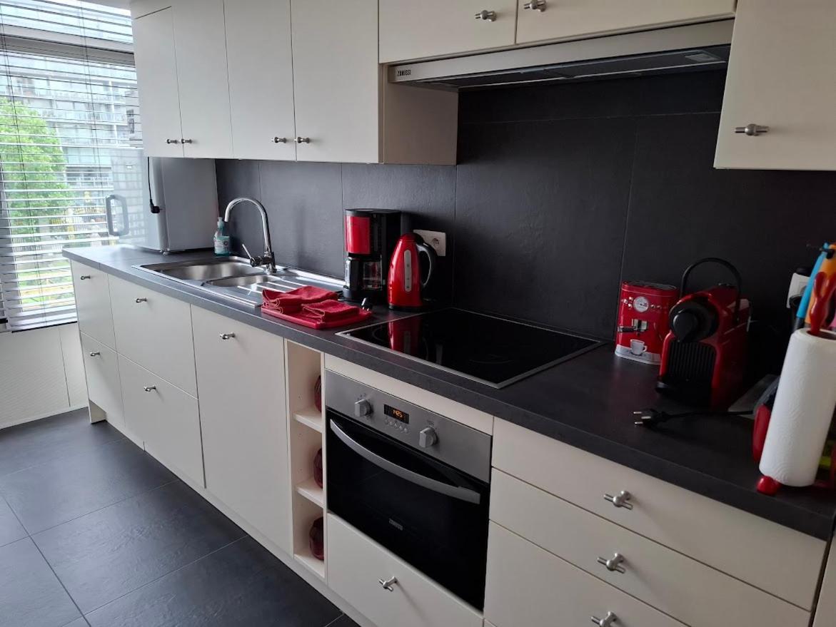 Lichtrijk En Comfortabel Hoekappartement Met Gratis Parking En Zeer Centraal Gelegen - Comme Chez Soi Oostende Exterior foto
